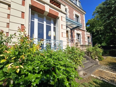 Maison à vendre 10 pièces de 250 m² à Conflans-Sainte-Honorine