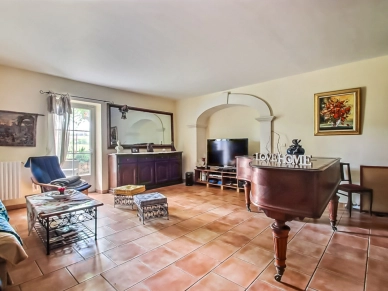 Maison à vendre 10 pièces de 558 m² à Saint-Chamas