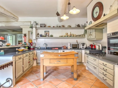 Maison à vendre 10 pièces de 558 m² à Saint-Chamas