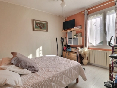 Maison à vendre 6 pièces de 180 m² à Saint-Martin-de-la-Brasque