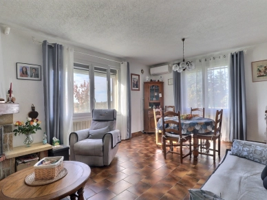 Maison à vendre 6 pièces de 180 m² à Saint-Martin-de-la-Brasque