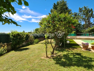 Maison à vendre 6 pièces de 180 m² à Saint-Martin-de-la-Brasque