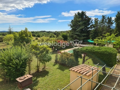 Maison à vendre 6 pièces de 180 m² à Saint-Martin-de-la-Brasque