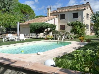 Maison à vendre 6 pièces de 180 m² à Saint-Martin-de-la-Brasque