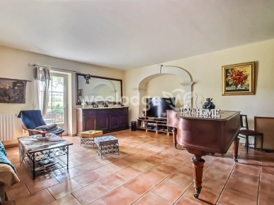Maison à vendre 10 pièces de 558 m² à Saint-Chamas