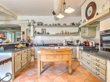 Maison à vendre 10 pièces de 558 m² à Saint-Chamas