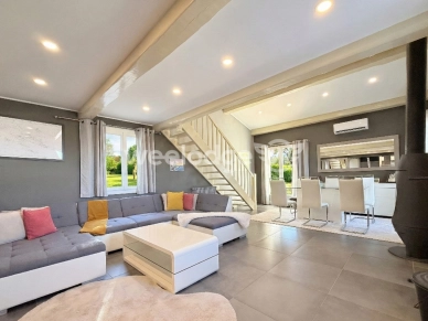 Maison à vendre 7 pièces de 168 m² à Mandelieu-la-Napoule