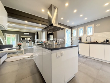 Maison à vendre 7 pièces de 168 m² à Mandelieu-la-Napoule