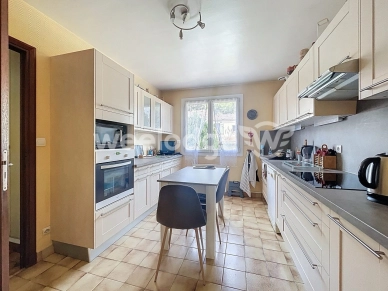 Maison à vendre 6 pièces de 184 m² à Jouy-le-Moutier