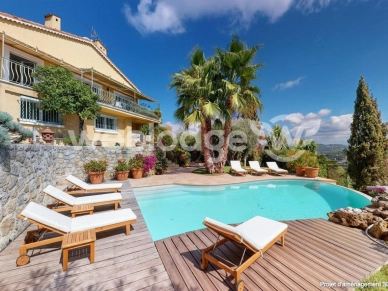 Maison à vendre 5 pièces de 142 m² à Mandelieu-la-Napoule