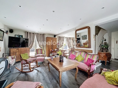 Maison à vendre 6 pièces de 145 m² à Neuville-sur-Oise