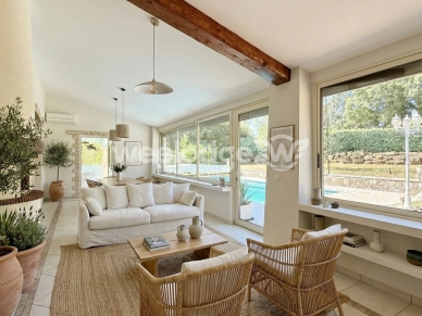 Maison à vendre 9 pièces de 225 m² à Montauroux