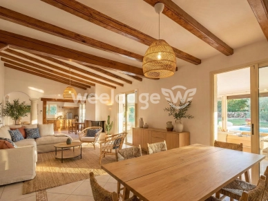 Maison à vendre 9 pièces de 225 m² à Montauroux