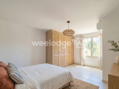 Maison à vendre 9 pièces de 225 m² à Montauroux