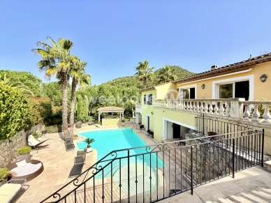 Maison à vendre 7 pièces de 205 m² à Mandelieu-la-Napoule