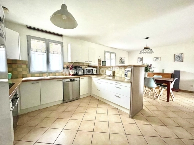 Maison à vendre 6 pièces de 142 m² à Jouy-le-Moutier