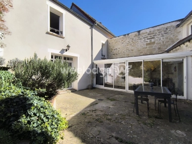 Maison à vendre 8 pièces de 190 m² à Jouy-le-Moutier