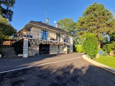 Maison à vendre 6 pièces de 133 m² à Jouy-le-Moutier