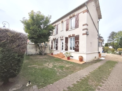 Maison à vendre 5 pièces de 110 m² à Saint-Rémy-sur-Avre