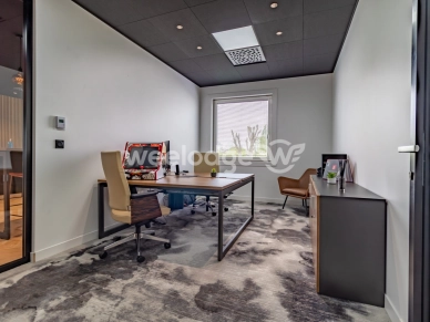 Local commercial à louer 9 pièces de 200 m² à Cergy