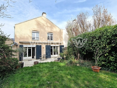 Maison à vendre 5 pièces de 115 m² à Voisins-le-Bretonneux