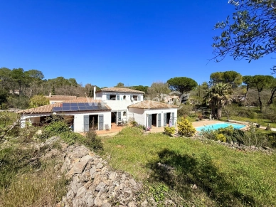 Maison à vendre 7 pièces de 185 m² à Fayence