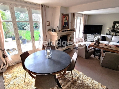 Maison à vendre 5 pièces de 107 m² à Voisins-le-Bretonneux