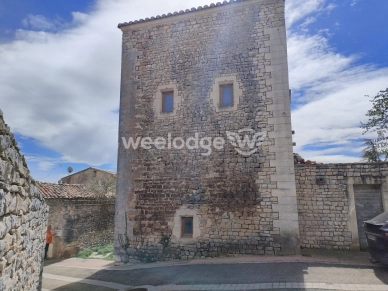 Maison à vendre 10 pièces de 260 m² à Saint-Christol