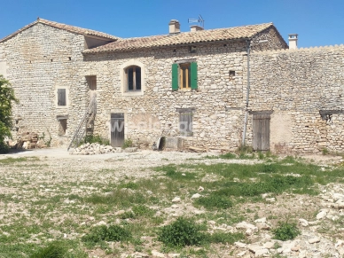 Maison à vendre 10 pièces de 260 m² à Saint-Christol