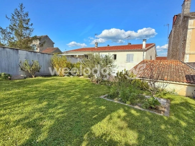 Maison à vendre 6 pièces de 155,72 m² à Magnac-sur-Touvre