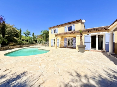 Maison à vendre 6 pièces de 145 m² à Les Adrets-de-l'Estérel