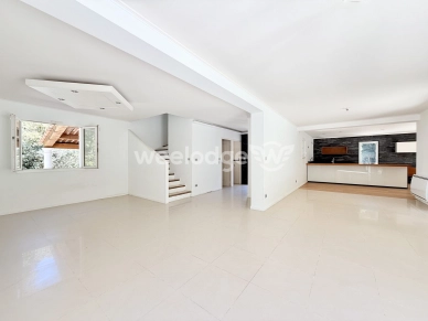 Maison à vendre 6 pièces de 145 m² à Les Adrets-de-l'Estérel