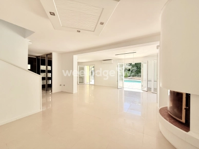 Maison à vendre 6 pièces de 145 m² à Les Adrets-de-l'Estérel