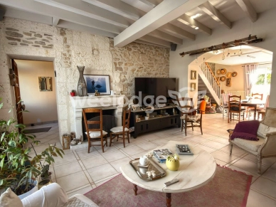 Maison à vendre 6 pièces de 155,72 m² à Magnac-sur-Touvre