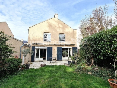 Maison à vendre 5 pièces de 107 m² à Voisins-le-Bretonneux