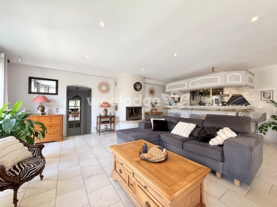 Maison à vendre 7 pièces de 205 m² à Les Adrets-de-l'Estérel