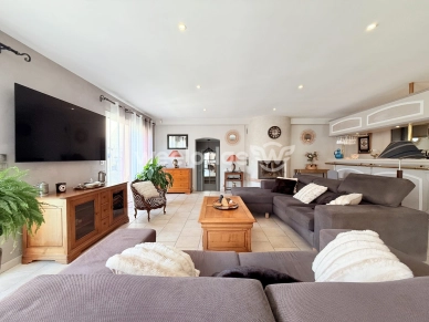 Maison à vendre 7 pièces de 205 m² à Les Adrets-de-l'Estérel
