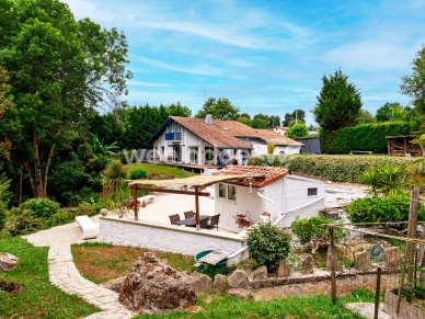 Maison à vendre 8 pièces de 170 m² à Mouguerre