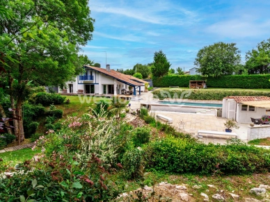 Maison à vendre 8 pièces de 170 m² à Mouguerre