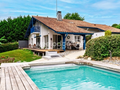 Maison à vendre 8 pièces de 170 m² à Mouguerre