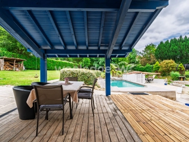 Maison à vendre 8 pièces de 170 m² à Mouguerre