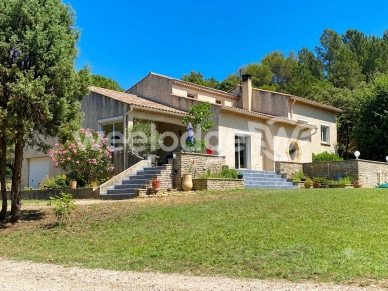 Maison à vendre 6 pièces de 150 m² à Saint-Laurent-des-Arbres