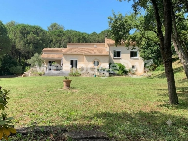 Maison à vendre 6 pièces de 150 m² à Saint-Laurent-des-Arbres