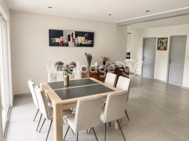 Maison à vendre 6 pièces de 150 m² à Saint-Laurent-des-Arbres
