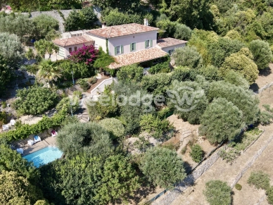 Maison à vendre 8 pièces de 214 m² à Montauroux