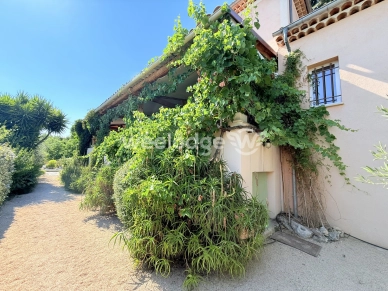 Maison à vendre 8 pièces de 214 m² à Montauroux