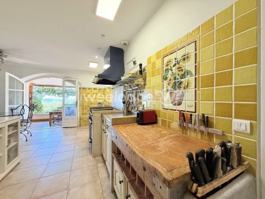 Maison à vendre 8 pièces de 214 m² à Montauroux