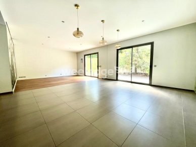 Maison vendu 7 pièces de 166,65 m² à Jouy-le-Moutier