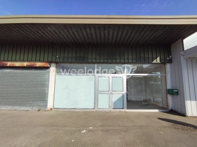 Local commercial vendu 4 pièces de 80 m² à Formerie