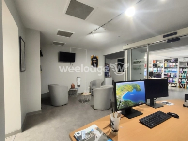 Local commercial à vendre de 700 m² à Orange
